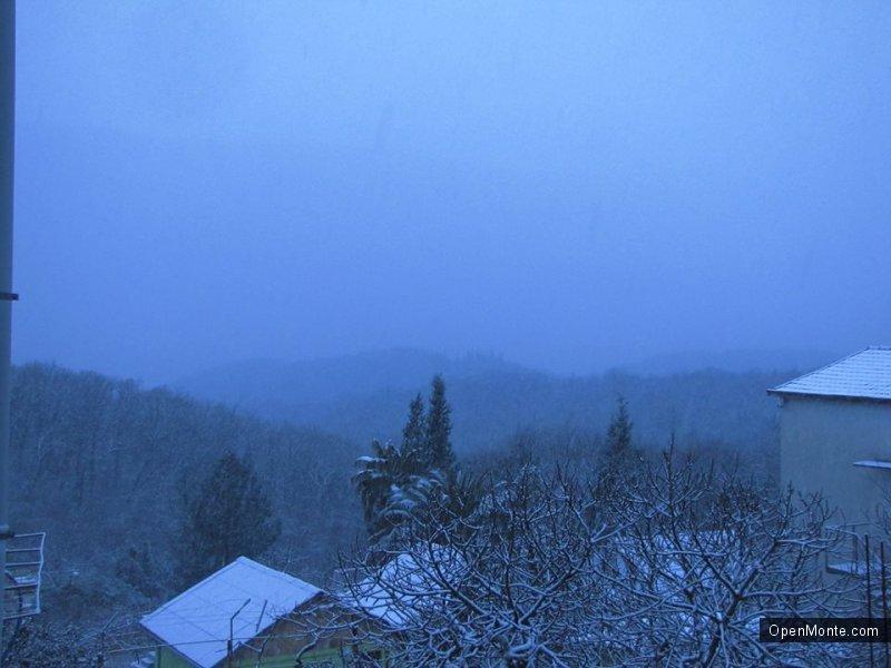 Фото Черногории: В Черногории на побережье выпал снег: большой фотопост из разных городов