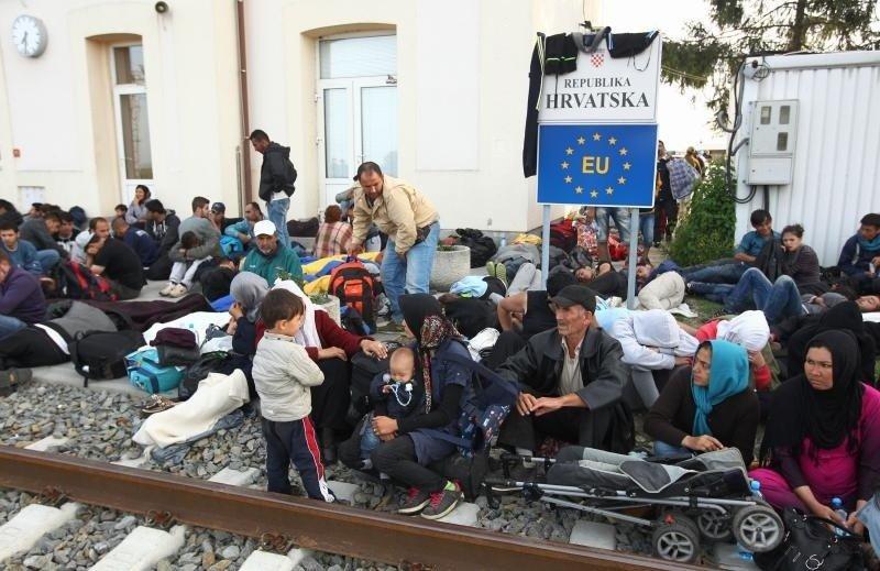 Не только Черногория: Хорватия открыла границы для беженцев из Сирии