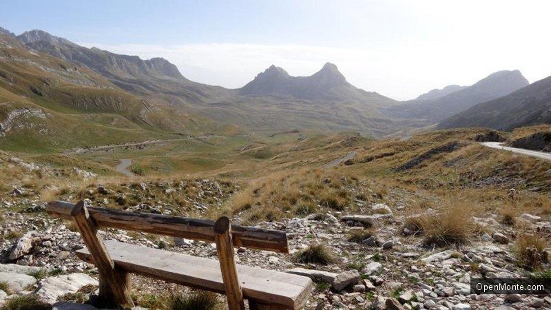 Отдых в Черногории: О Черногории: Лавочки с панорамой на высоте 1 км и выше: Черногории