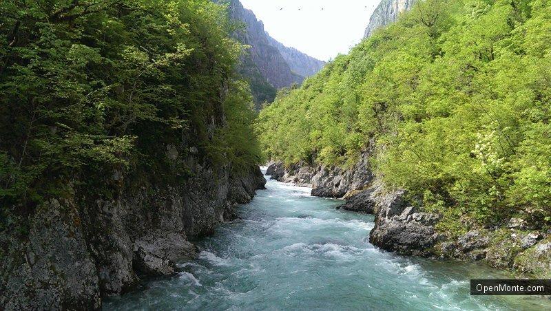 Отдых в Черногории: В черногорской глубинке появились автовандалы