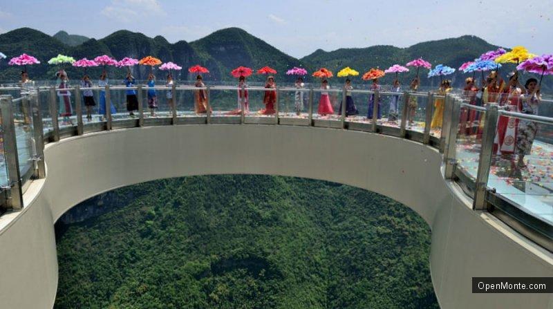 Это интересно: В Китае построили самый большой в мире стеклянный мост над пропастью