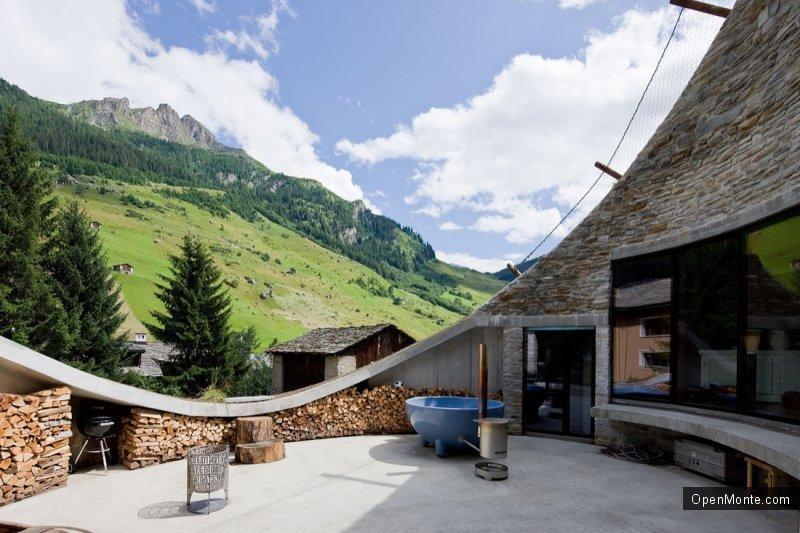 Это интересно: В Швейцарии можно снять для жилья пещеру хоббитов