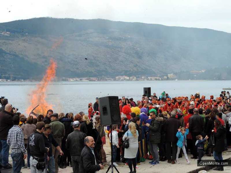 Отдых в Черногории: Проживание в Черногории: Окончание Фестиваля Мимозы в Херцег-Нови