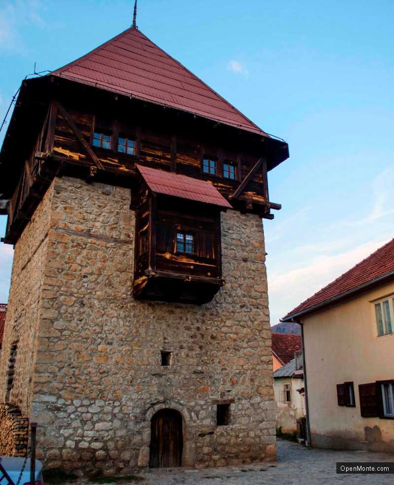 О Черногории: Башня Реджепагича в Плаве
