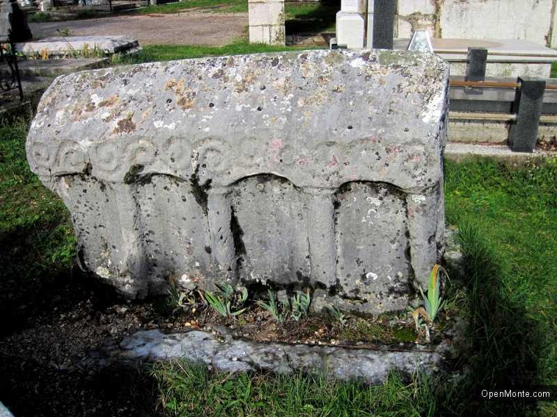 О Черногории: Некрополь надгробных камней в Никшиче