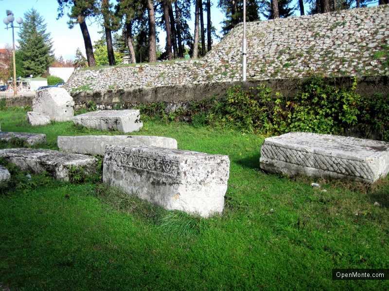 О Черногории: Некрополь надгробных камней в Никшиче