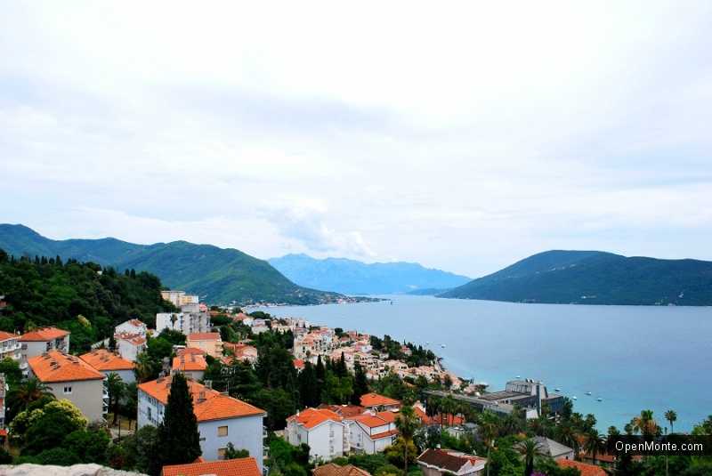О Черногории: Герцег-Нови - красивейший курорт, город красивых девушек, многочисленных лестниц и садов