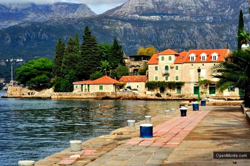 О Черногории: Херцег-Нови: красивейший курорт, город красивых девушек, многочисленных лестниц и садов