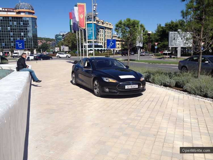 Проживание в Черногории: Электрический автомобиль Tesla S в Черногории: как это было