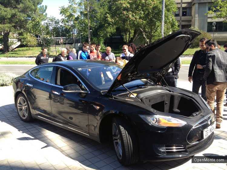 Проживание в Черногории: Электрический автомобиль Tesla S в Черногории: как это было