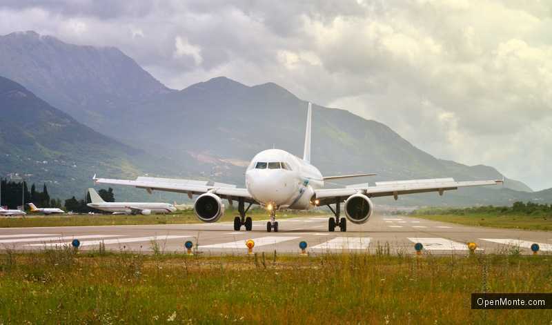 Новости Черногории: Российские туристы вернуться домой на самолетах Montenegro Airlines