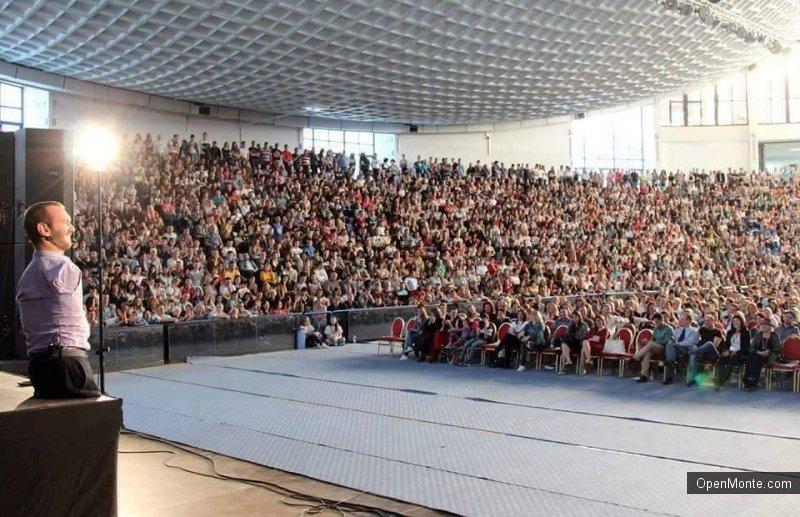 Проживание в Черногории: Ник Вуйчич в Черногории: мотивационный пример не для наших реалий