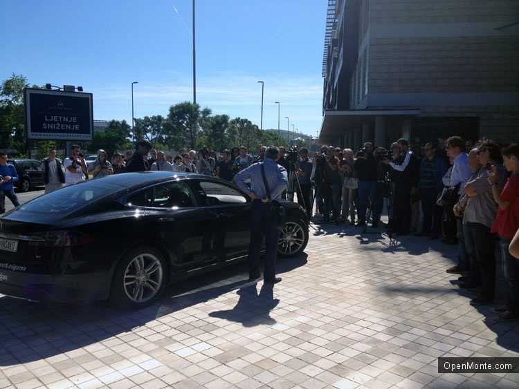 Проживание в Черногории: Электрический автомобиль Tesla S в Черногории: как это было