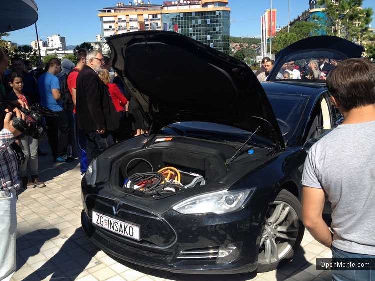 Проживание в Черногории: Электрический автомобиль Tesla S в Черногории: как это было