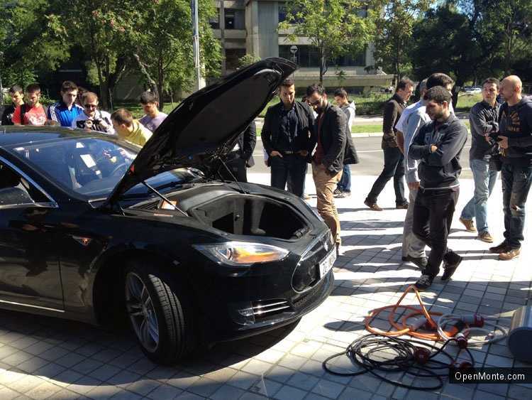 Проживание в Черногории: Электрический автомобиль Tesla S в Черногории: как это было
